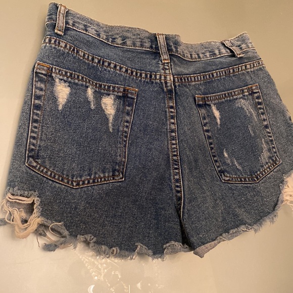 Brand new SIGNATURE 8 distressed denim cutoffs shorts Sz. L - Picture 6 of 11